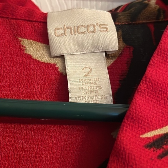 Chico's  romantic red buttoned down floral top Chico 2 (size 12) - Picture 4 of 7